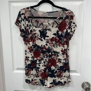 Womens floral top Maurice’s small